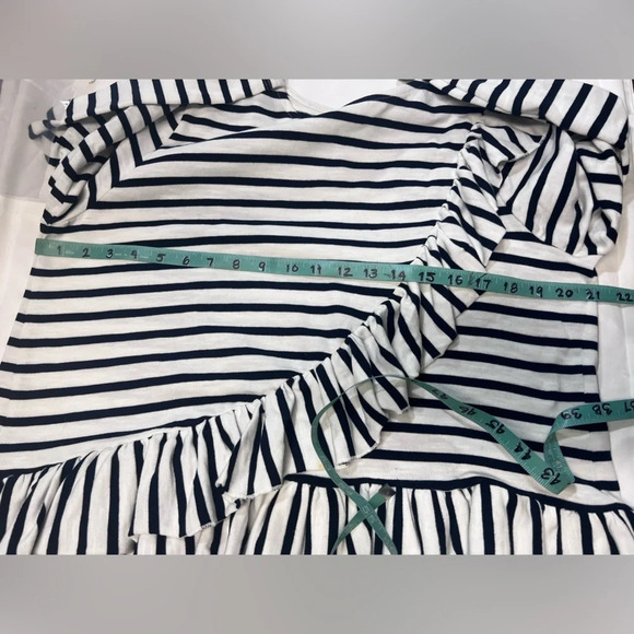 🛍️CROWN & IVY Black and white striped ruffle top size PL. - Picture 10 of 11